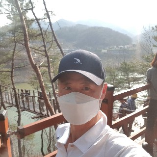 앞을 바라보는 러너